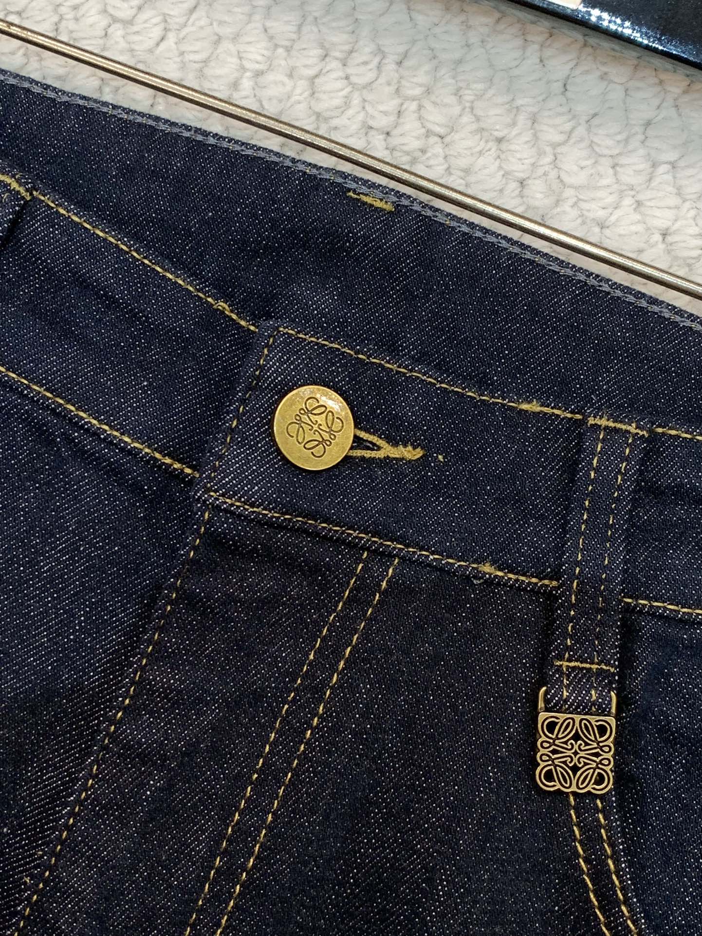 新款修身牛仔裤